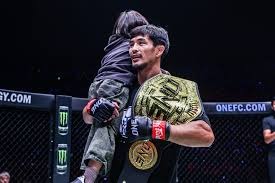 《赛博朋克2077》总监否认删减蓝月恋爱线